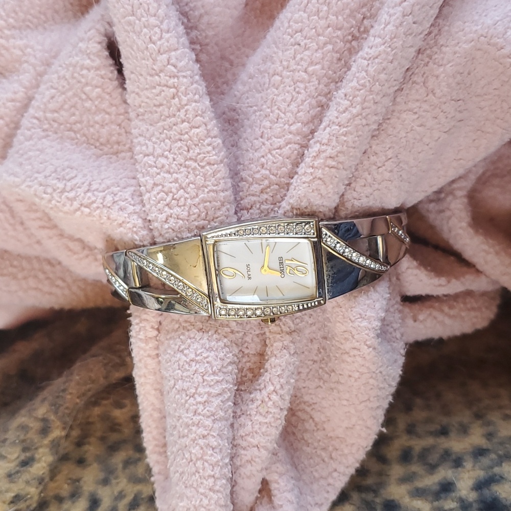 Womens Seiko Solar Dress bracelet watch